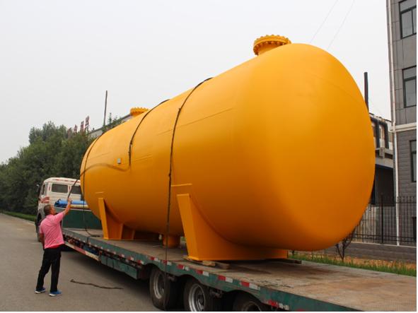 分子蒸餾與常規(guī)蒸餾技術(shù)相比有以下特點: